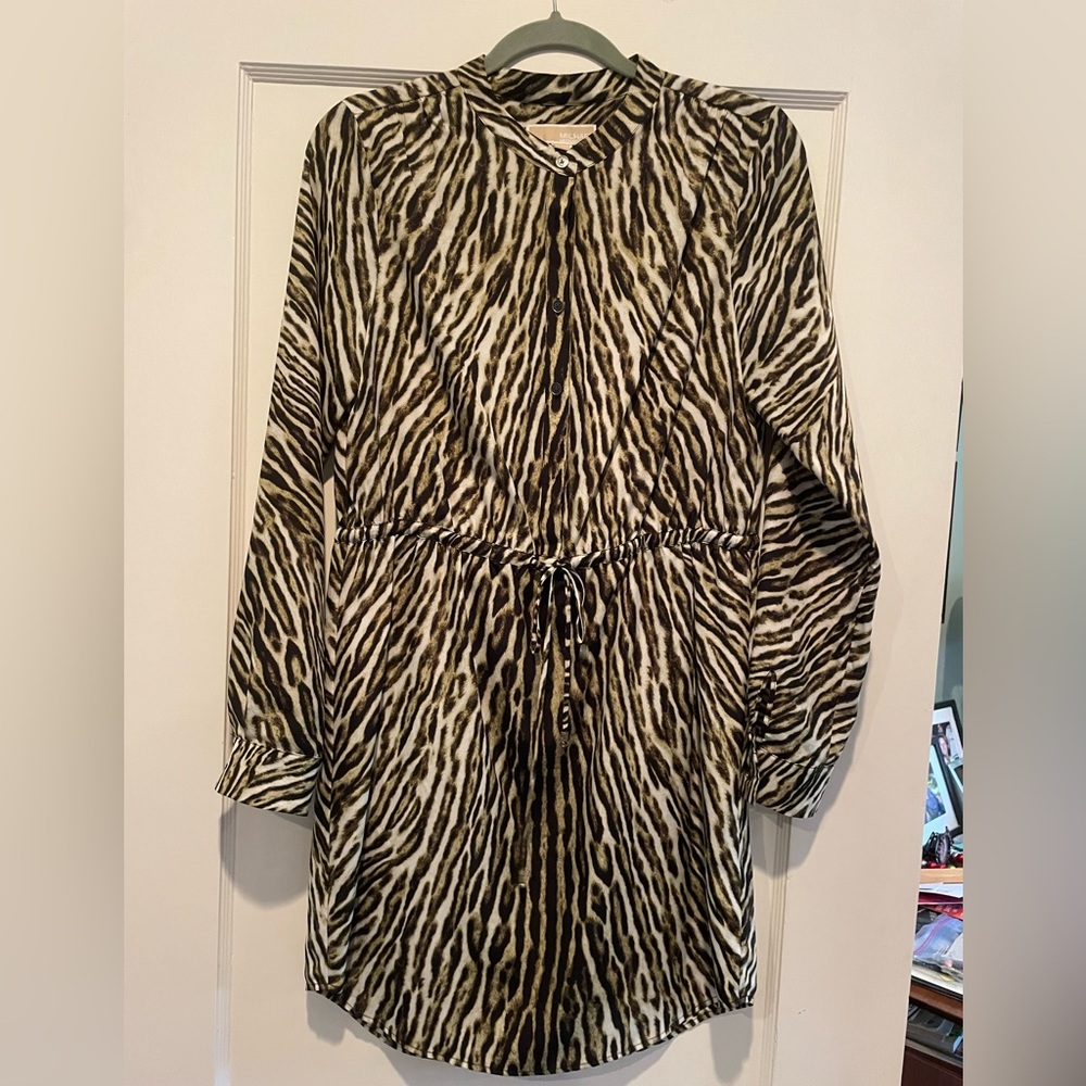 Michael Kors shirt dress in animal print. Size 6